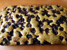 Jughurtos meggyes pite megsülve